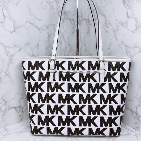 Michael Kors Medium Carryall Tote - Picture 5 of 11